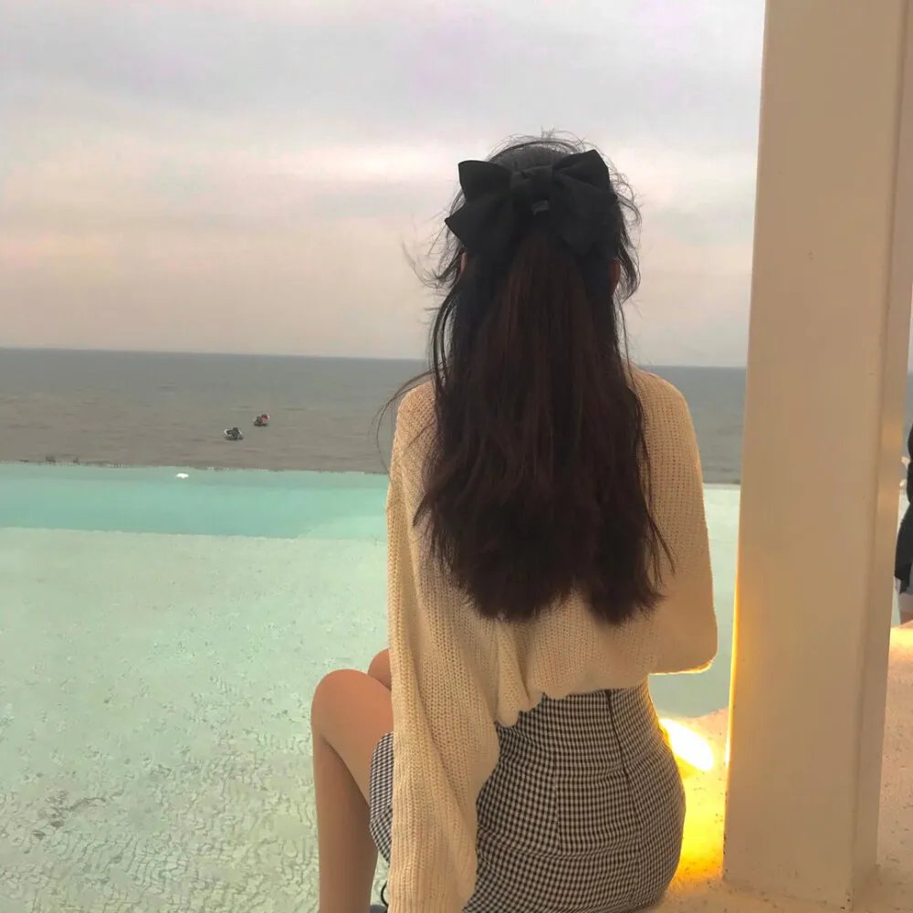 庭院里的女人